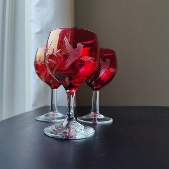 3 | red 🍒♥️ flashed glass | Vintage Wine Glasses with Etched Birds 🐦 - Picture 10 of 10